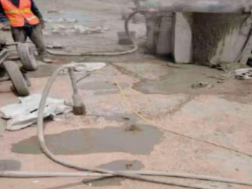 南浔水泥混凝土路面板底注浆技术 路面脱空注浆整治方案