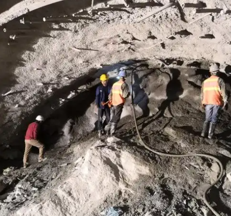 南浔拱顶带模注浆料的施工流程及注意事项